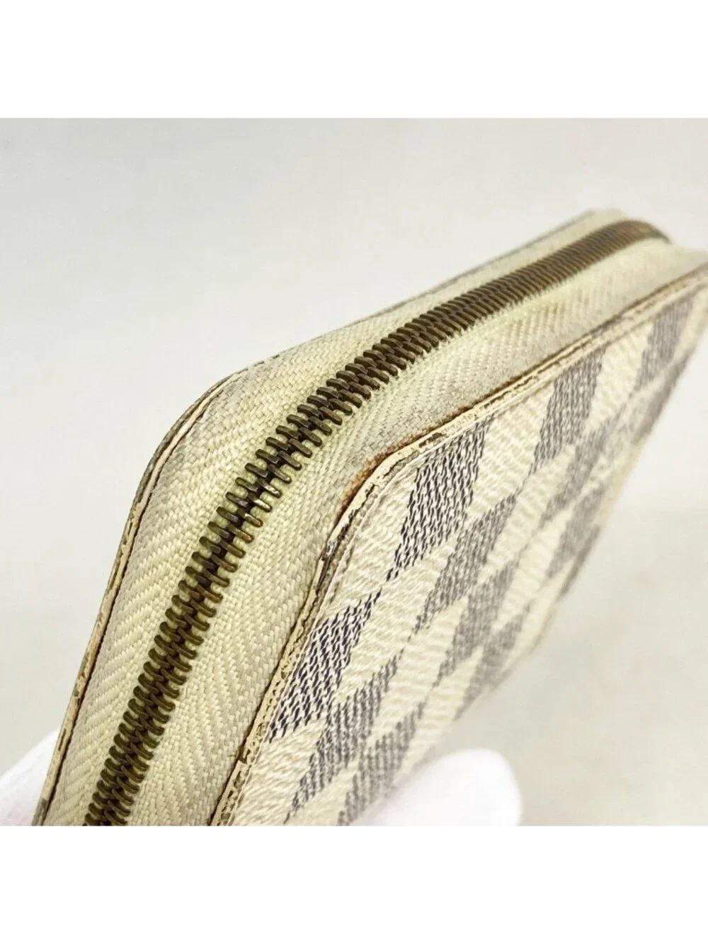 Louis Vuitton Coin Case Damier Azur Zippy Purse White